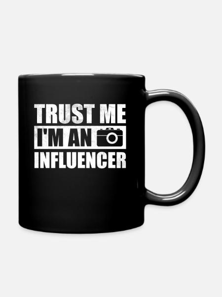 Croyez-moi, je suis un influenceur - Mug uni - noir
