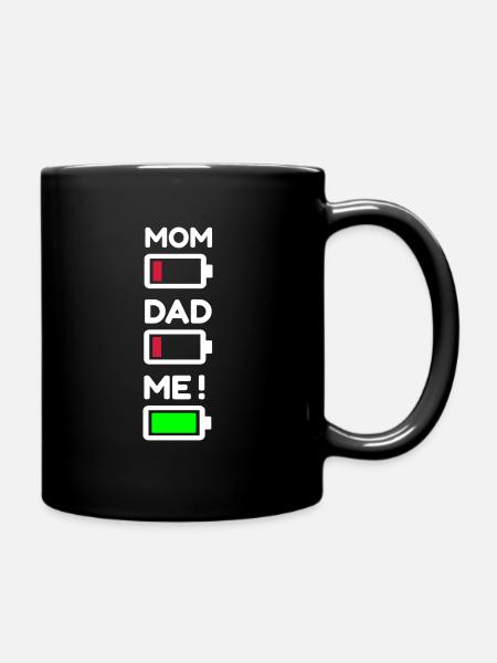 Mom Mad Me. Akku leer. Mama - Papa - Tasse einfarbig - Schwarz