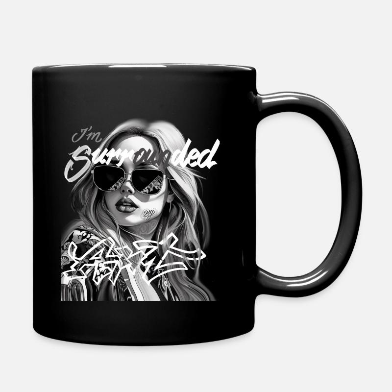 Moi entouré de graffitis en noir et blanc - Mug uni - noir