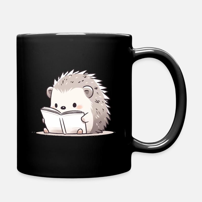 Liebevoll gestalteter Igel, der liest - Tasse einfarbig - Schwarz