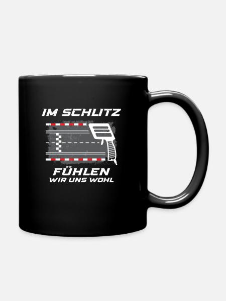 Im Schlitz fühlen wir uns wohl. Slotcar Racing - Tasse einfarbig - Schwarz