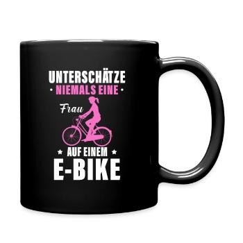 Unterschätze Niemals Eine Frau Auf Einem E Bike - Tasse einfarbig - Schwarz - Rechts