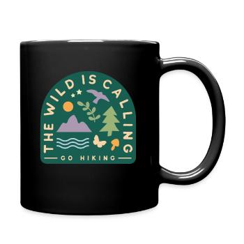 Die Wildnis ruft. Outdoor Abenteuer - Tasse einfarbig - Schwarz - Rechts