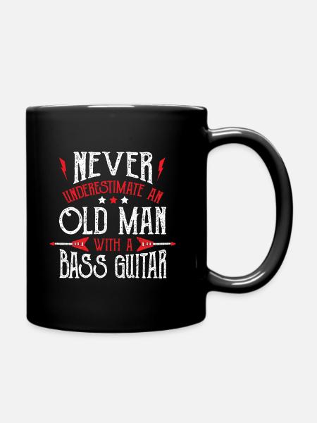Ne sous-estimez jamais un vieil homme avec une guitare basse - Mug uni - noir