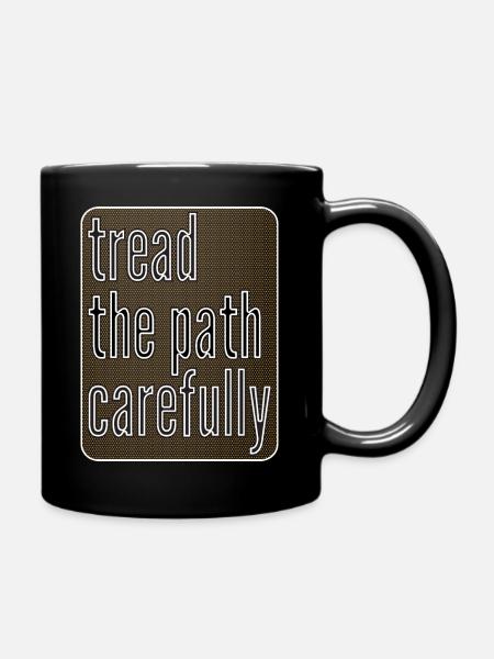 BESCHREITEN SIE DEN WEG VORSICHTIG - Tasse einfarbig - Schwarz