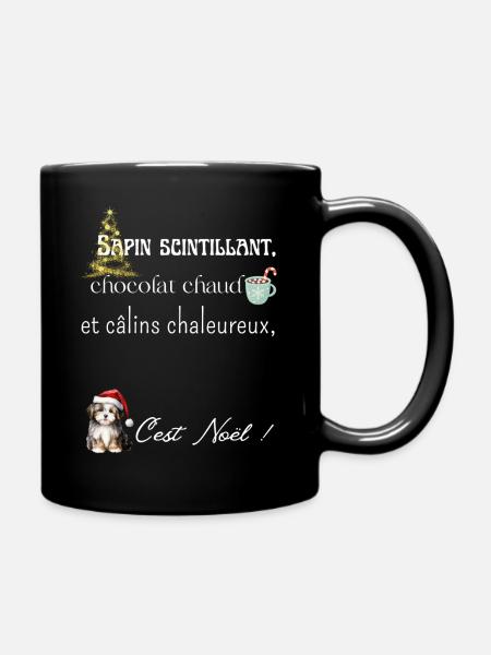 Sapin scintillant, chocolat chaud et câlins - Mug uni - noir