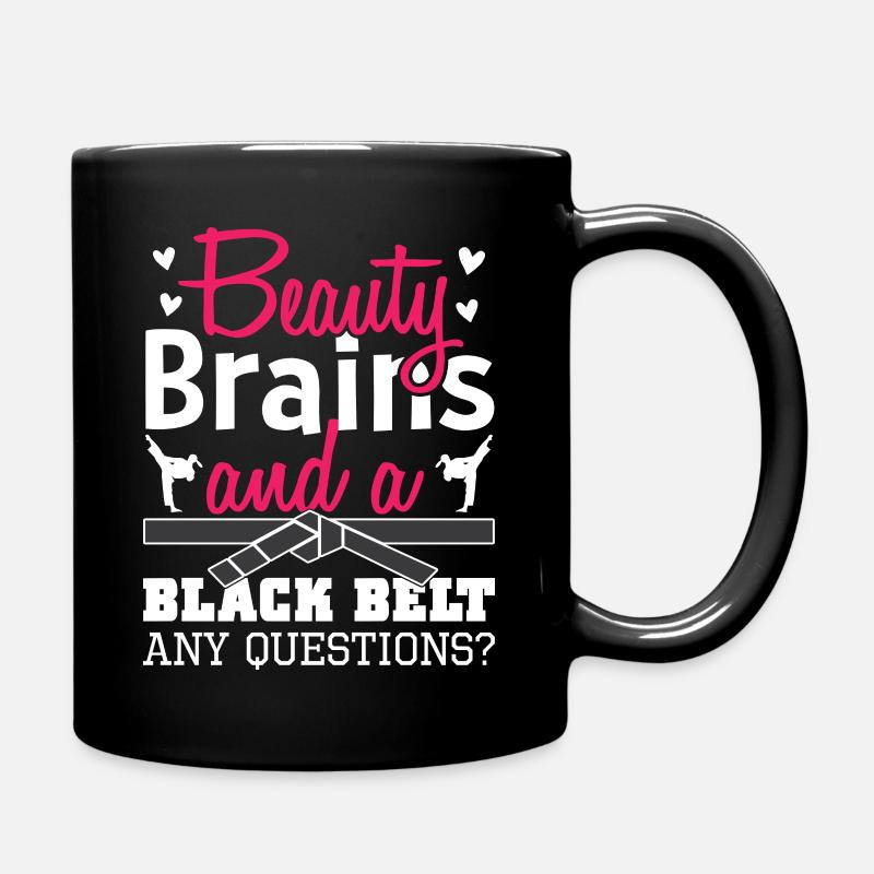 Beauty, Brains And A Black Belt. Any Questions? - Tasse einfarbig - Schwarz