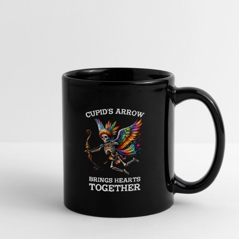 Cupidon unit les cœurs d’une seule flèche Mug uni