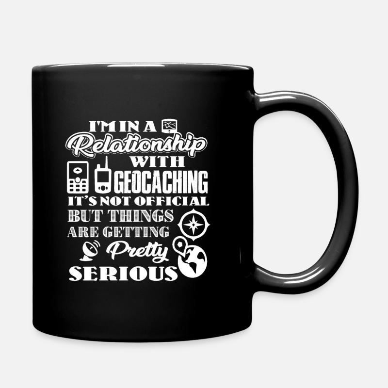 Geocaching Ich bin in einer Beziehung mit Geocaching - Tasse einfarbig - Schwarz