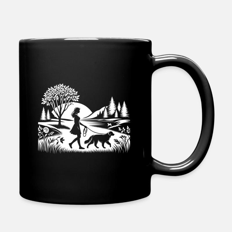 In der Natur mit dem Golden Retriever - Tasse einfarbig - Schwarz
