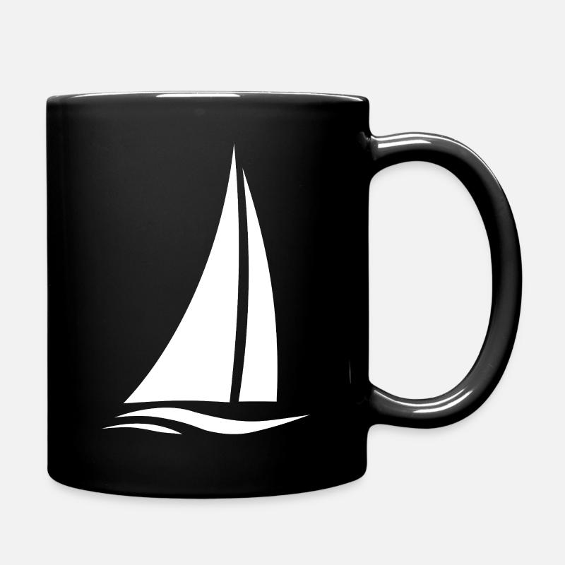 Weißes Segelboot über Wellen - Tasse einfarbig - Schwarz