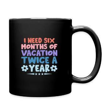 Ich brauche zweimal im Jahr sechs Monate Urlaub Sarkasmus - Tasse einfarbig - Schwarz - Rechts