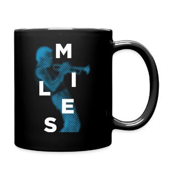 Miles Davis spielt Trompete - Tasse einfarbig - Schwarz - Rechts