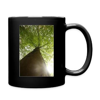 Buche im Frühling in einem niedrigen Winkel - Tasse einfarbig - Schwarz - Rechts