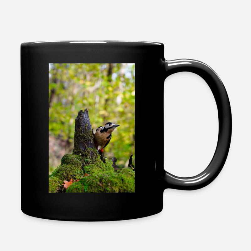 Pic forestier sur souche moussue - Mug uni - noir