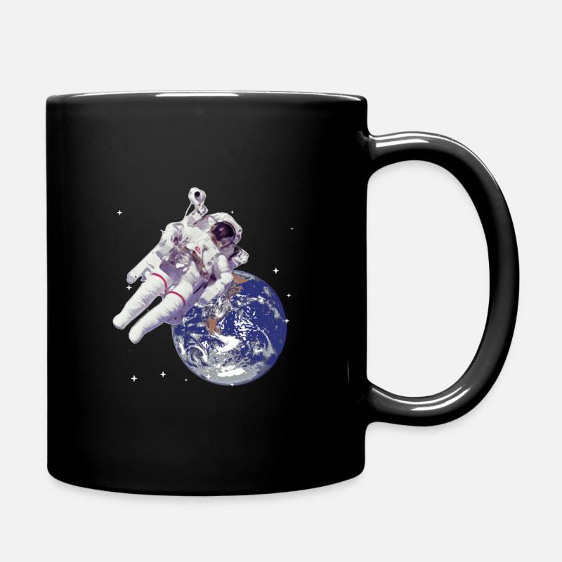 Astronaut in space - Tasse einfarbig - Schwarz