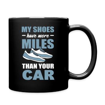 Mes chaussures ont plus de kilomètres que votre marathon automobile - Mug uni - noir - Droite