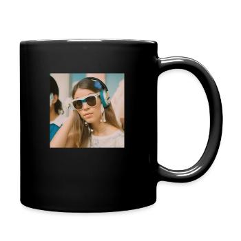 Frau hört Popmusik - Tasse einfarbig - Schwarz - Rechts