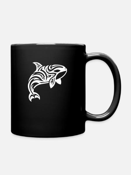 Orca Tribal Tattoo Style springt aus dem Wasser - Tasse einfarbig - Schwarz