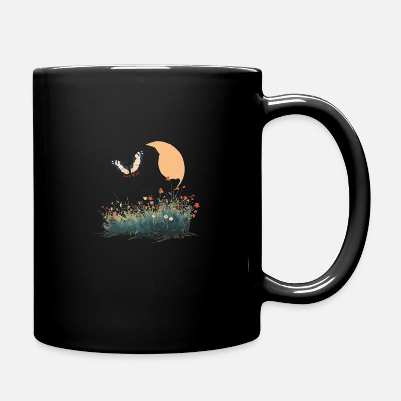 Un papillon survole une prairie colorée - Mug uni - noir