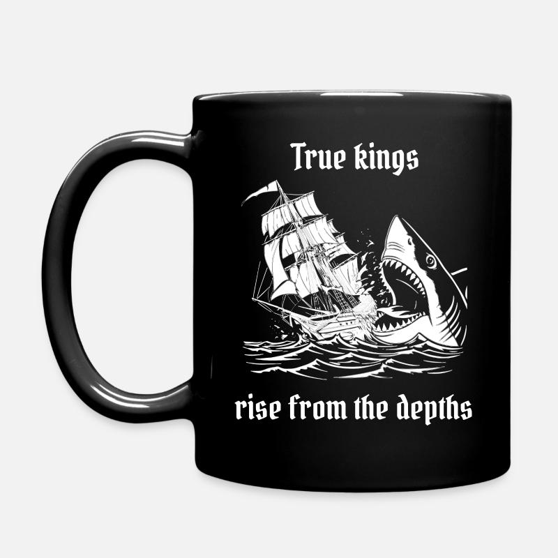 Requin et bateau de pirates, océan, true kings - Mug uni - noir