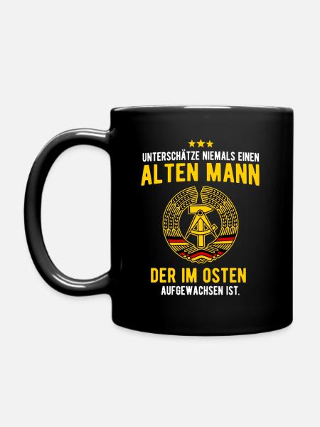 UNTERSCHÄTZE NIEMALS EINEN ALTEN MANN - OSTEN DDR - Tasse einfarbig - Schwarz