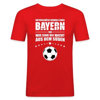 Bayern Fan Unterschätze niemals einen Bayern Fan - Männer Slim Fit T-Shirt - Rot - Vorne - Jaron (178cm)