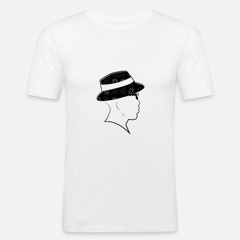 Afroschwarzer Mann mit Mütze - Männer Slim Fit T-Shirt - Weiß