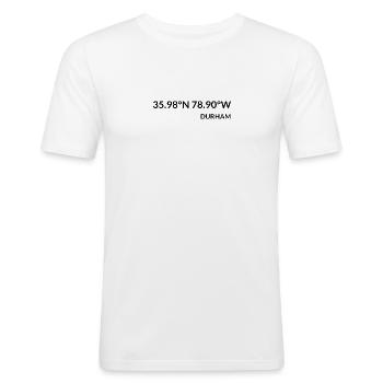 Durham, Caroline du Nord, États-Unis Coordonnées - T-shirt près du corps Homme - blanc - Devant - Nik (191cm)
