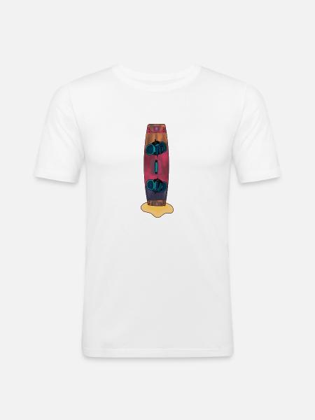 Kiteboard im Sand - Männer Slim Fit T-Shirt - Weiß