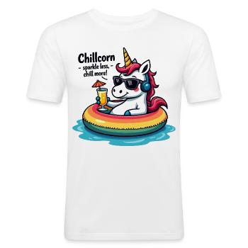 Chillcorn – sparkle less, chill more - Männer Slim Fit T-Shirt - Weiß - Vorne - Nik (191cm)