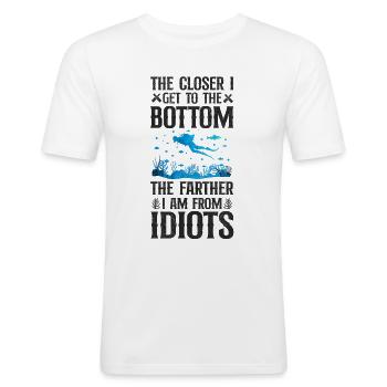Scuba Diving Diver The Closer I - Mannen slim fit T-shirt - wit - Voor - Nik (191cm)