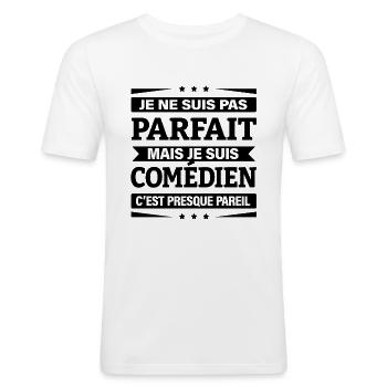 JE SUIS COMÉDIEN - T-shirt près du corps Homme - blanc - Devant - Nik (191cm)