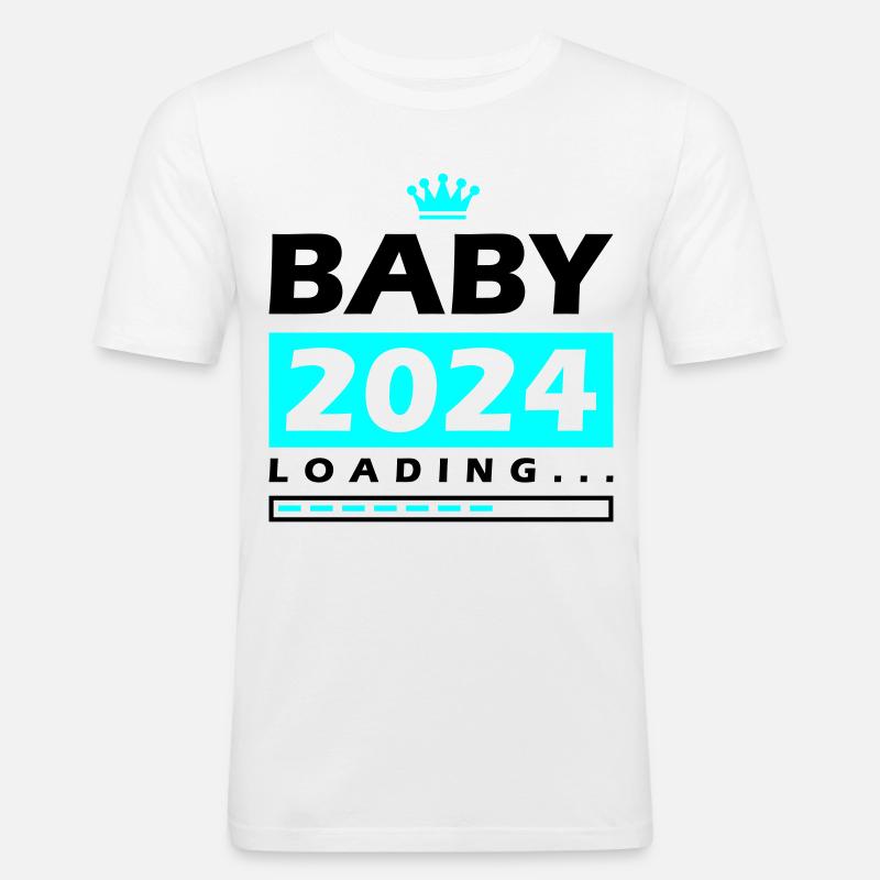 Baby 2024 Loading - Männer Slim Fit T-Shirt - Weiß