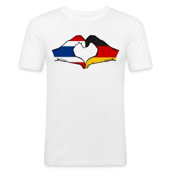 Thailand Deutschland Flagge Hände Herzform - Männer Slim Fit T-Shirt - Weiß - Vorne - Nik (191cm)