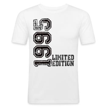 Limited Edition 1995 - Männer Slim Fit T-Shirt - Weiß - Vorne - Nik (191cm)