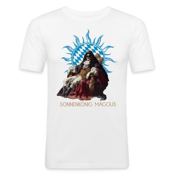 Sonnenkönig Maggus von Bayern - Satire T-Shirt - Männer Slim Fit T-Shirt - Weiß - Vorne - Nik (191cm)