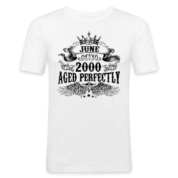 2000 | June Aged Perfectly 2000 Geburtstagsgeschenk - Männer Slim Fit T-Shirt - Weiß - Vorne - Nik (191cm)