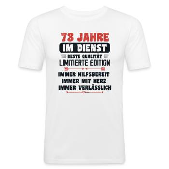 73 Jahre im Dienst 73 Jähriges Dienstjubiläum - Männer Slim Fit T-Shirt - Weiß - Vorne - Nik (191cm)