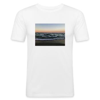 Timmendorfer Strand am Abend - Männer Slim Fit T-Shirt - Weiß - Vorne - Nik (191cm)
