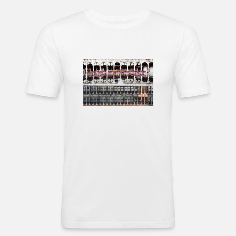 Spiegelung am Markusplatz - Männer Slim Fit T-Shirt - Weiß