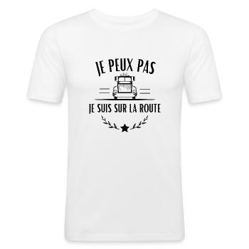 CADEAU CHAUFFEUR ROUTIER JE PEUX PAS SUR LA ROUTE - T-shirt près du corps Homme - blanc - Devant - Nik (191cm)