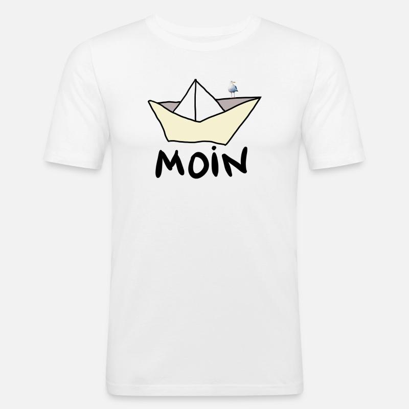 Papierboot am Strand mit Möwe - Männer Slim Fit T-Shirt - Weiß