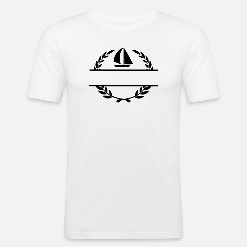 Segelboot im Lorbeerkranzmonogramm - Männer Slim Fit T-Shirt - Weiß