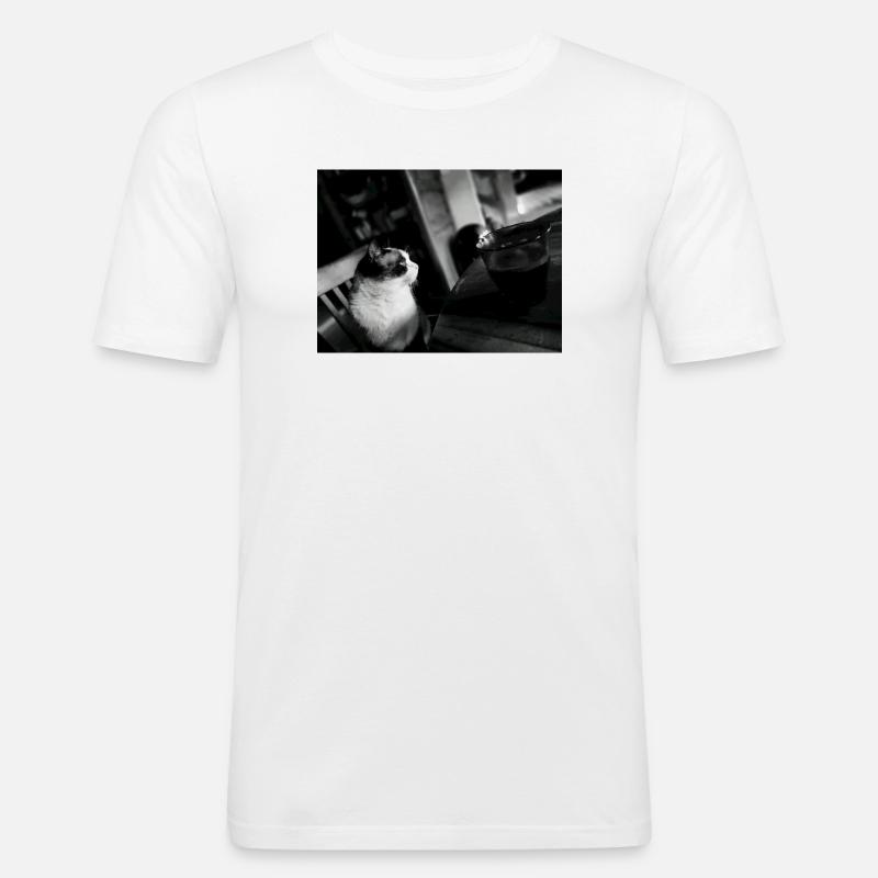 Schwarze Katze und Kaffeetasse - Männer Slim Fit T-Shirt - Weiß