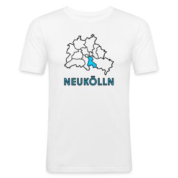 NEUKÖLLN, Stadtteil von Berlin - Männer Slim Fit T-Shirt - Weiß - Vorne - Nik (191cm)