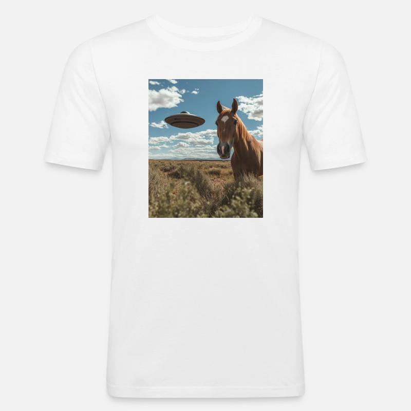 Pferd Selfie mit UFO - Männer Slim Fit T-Shirt - Weiß