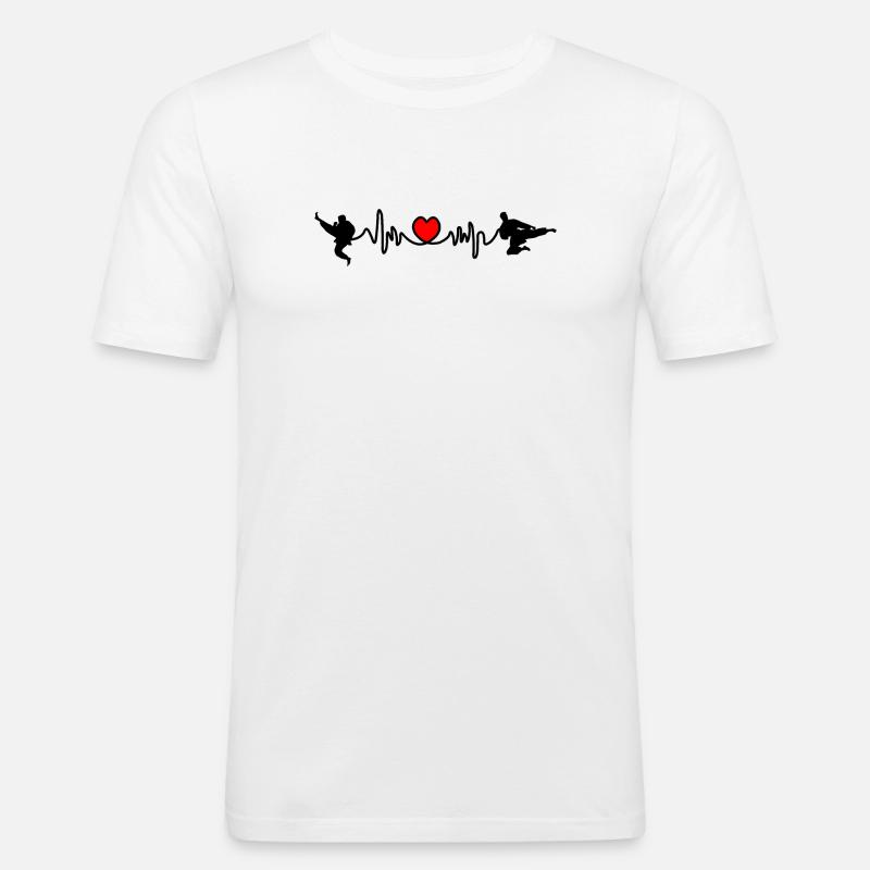 Karate Cardio oder Herzfrequenz mit Karate-Kicks - Männer Slim Fit T-Shirt - Weiß