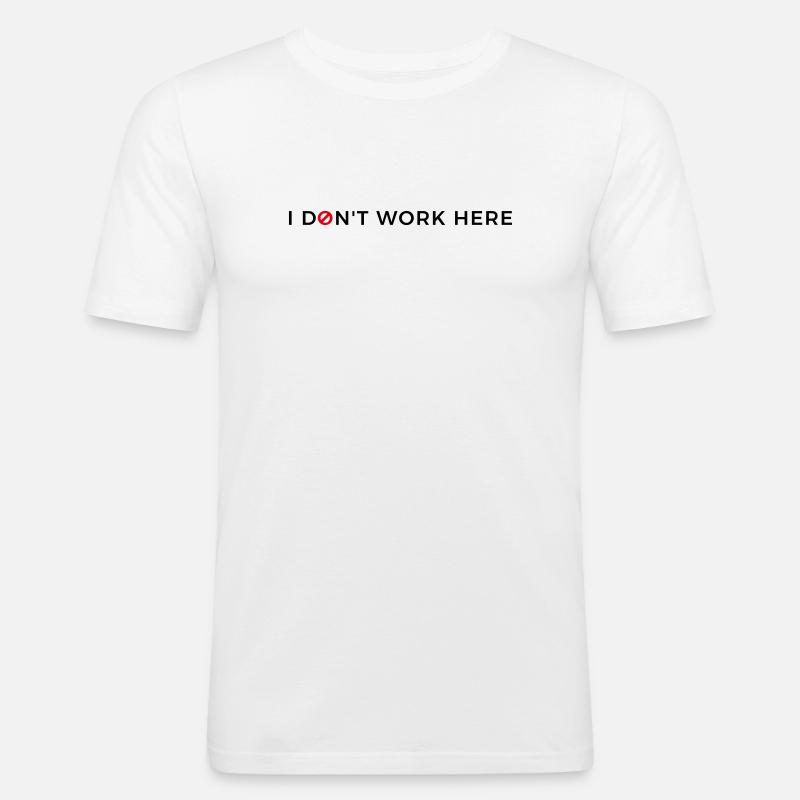 I don't work here. - Männer Slim Fit T-Shirt - Weiß