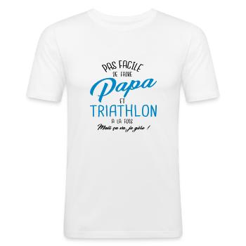 Papa et triathlon - T-shirt près du corps Homme - blanc - Devant - Nik (191cm)